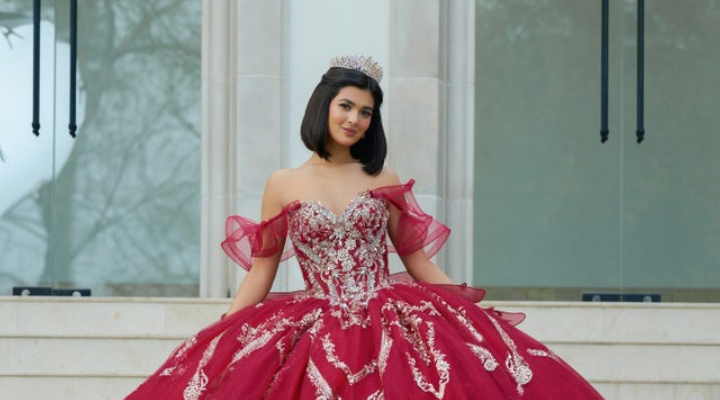 How Multi-Color Dama Dresses Create a Vibrant Court Look How Multi-Color Dama Dresses Create a Vibrant Court Look