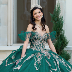 Coordinating Décor With Your Quinceañera Dress